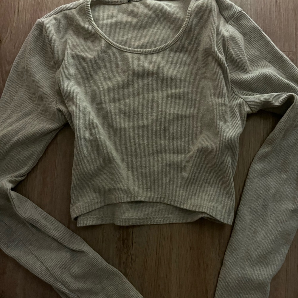 Forever 21 Long Sleeve Tee Grey